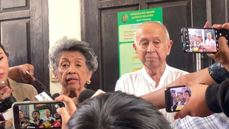 Praperadilan Ditolak, Ibu Nadiem Makarim Singgung Hasto dan Tom Lembong